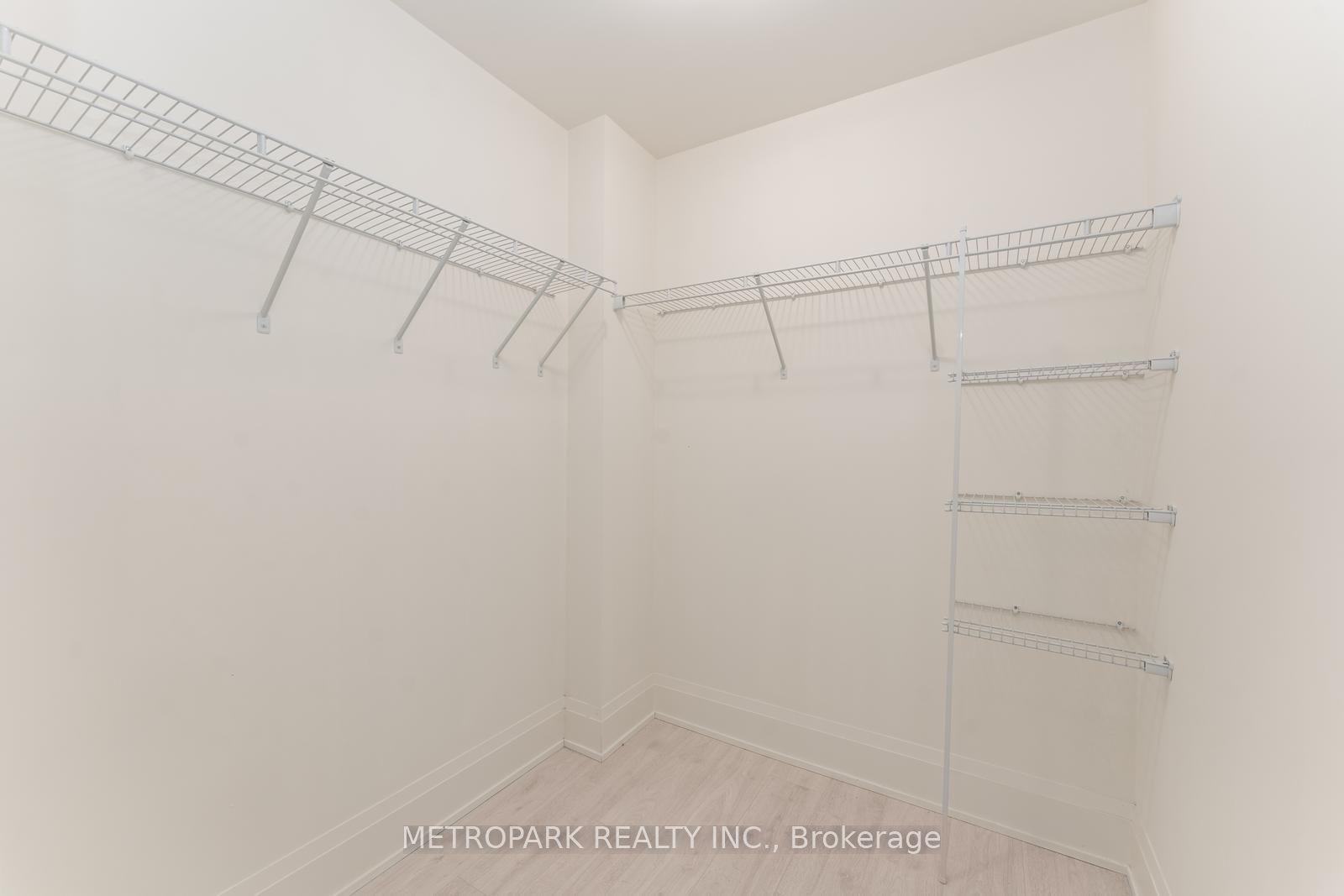 509 Dundas St W, #104