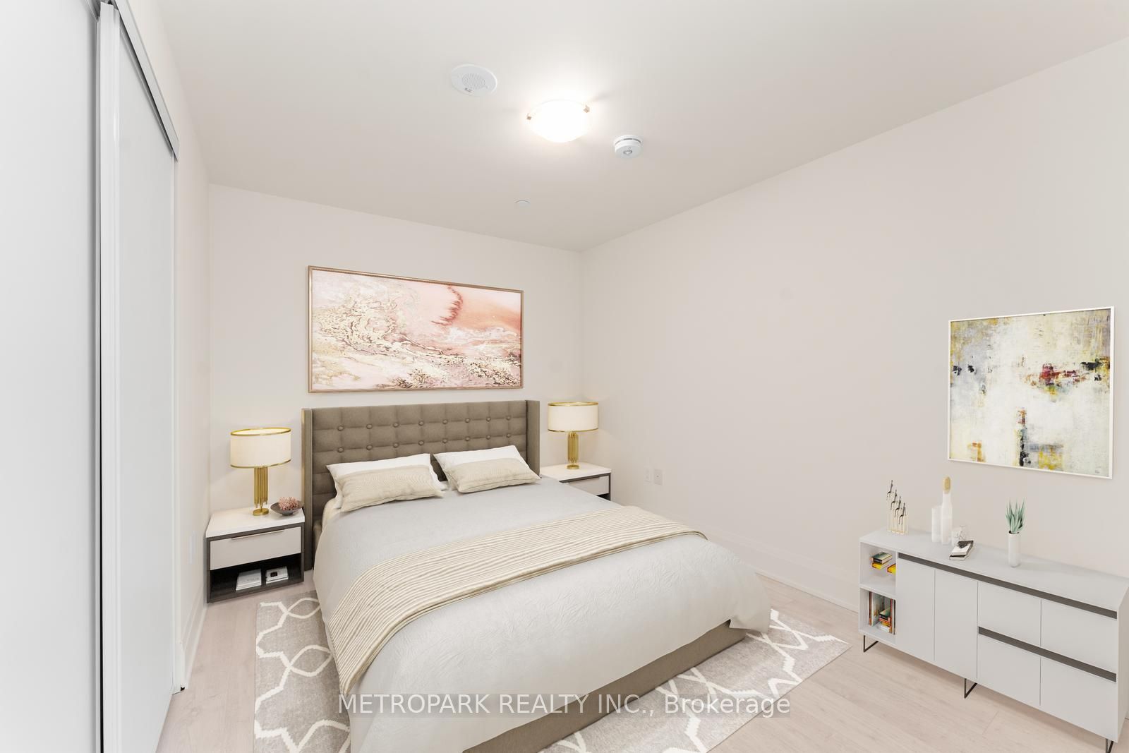 509 Dundas St W, #104