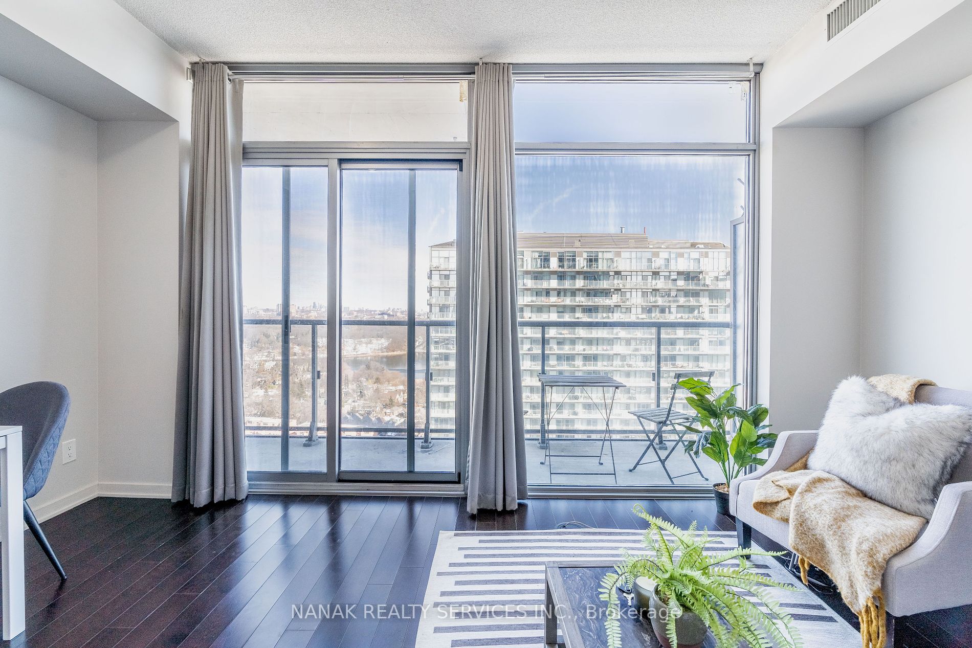 105 The Queensway Ave, #2613