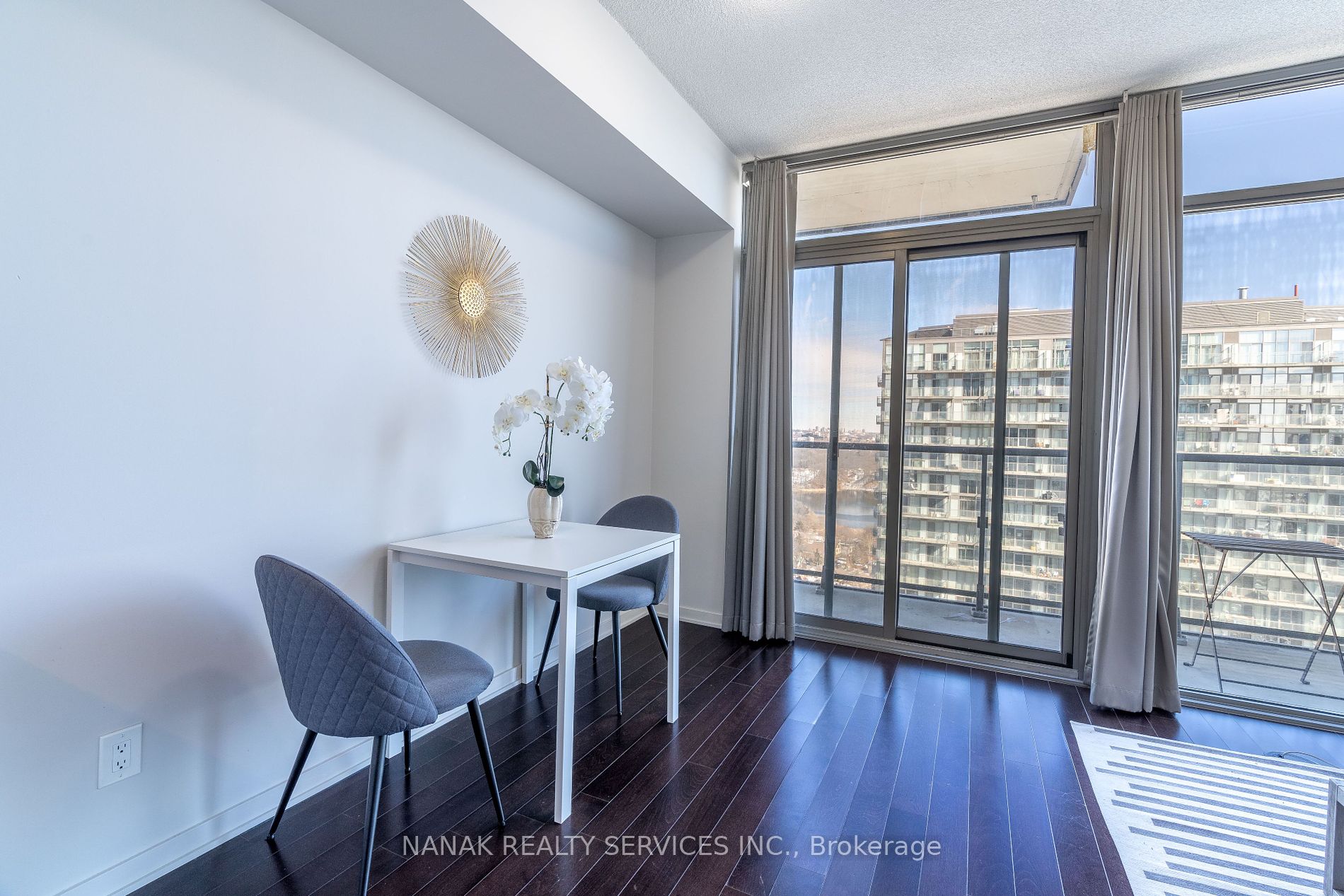 105 The Queensway Ave, #2613