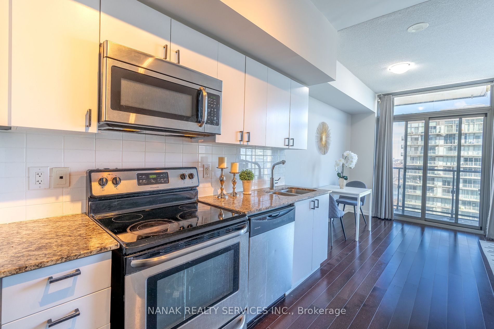 105 The Queensway Ave, #2613