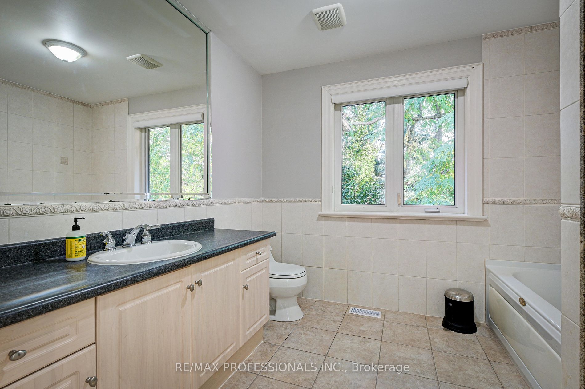 7 Golfcrest Rd