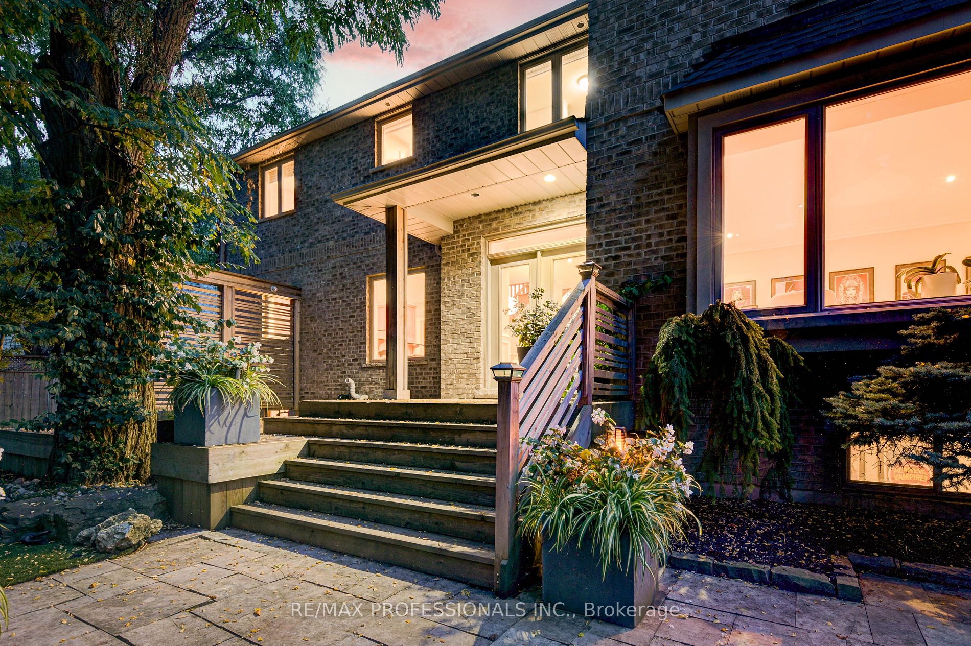 7 Golfcrest Rd