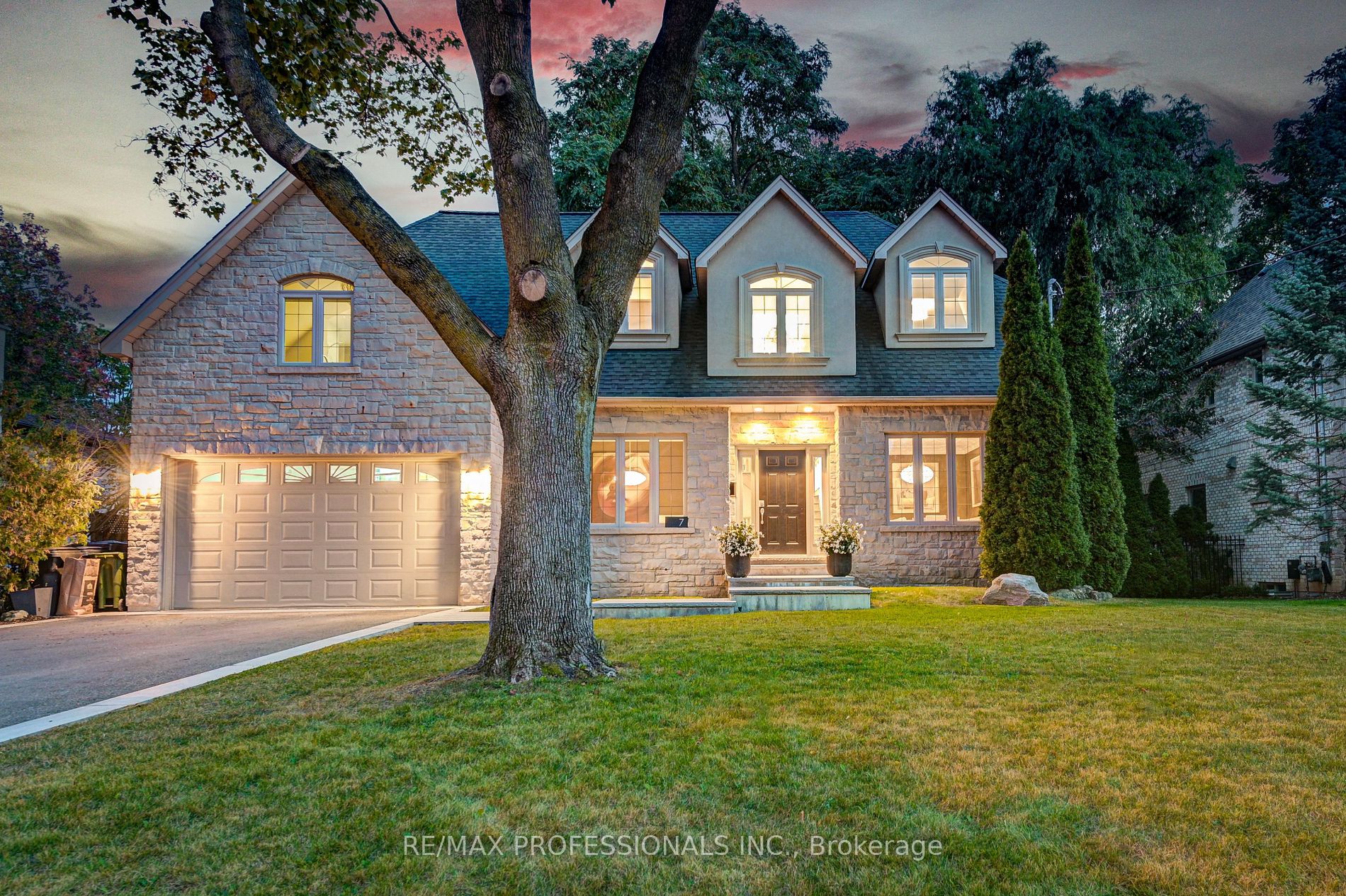 7 Golfcrest Rd
