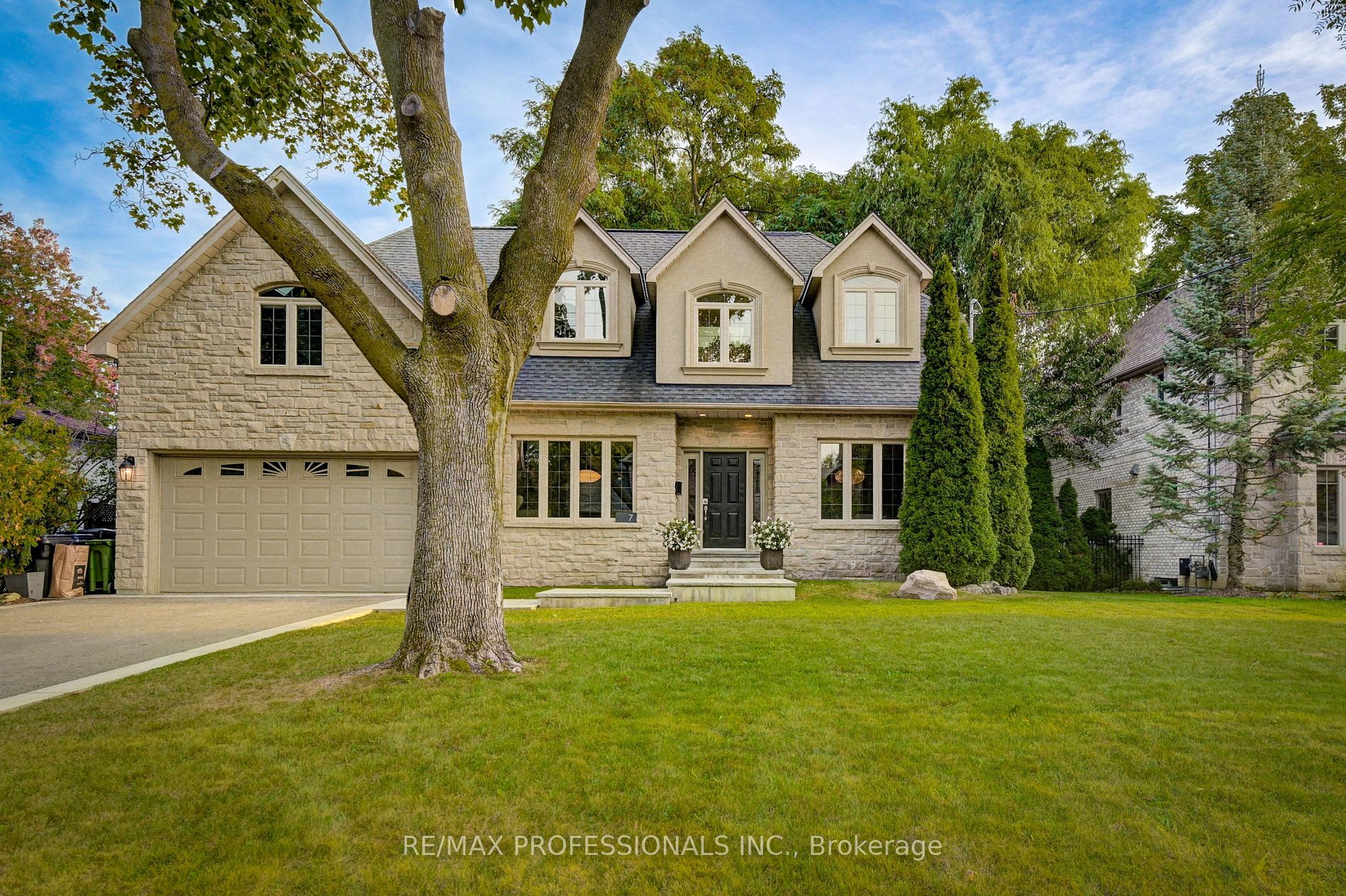 7 Golfcrest Rd