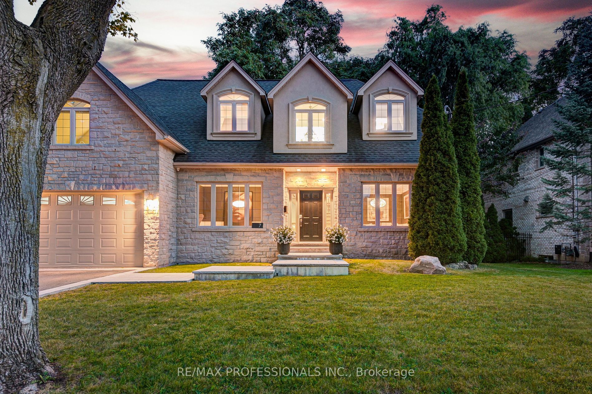 7 Golfcrest Rd