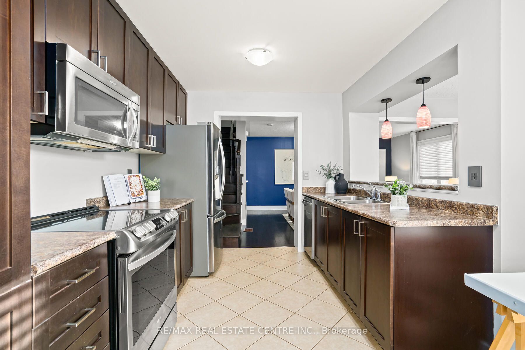 611 Attenborough Terrace