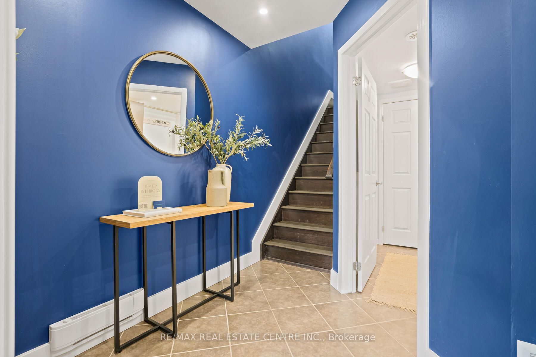 611 Attenborough Terrace