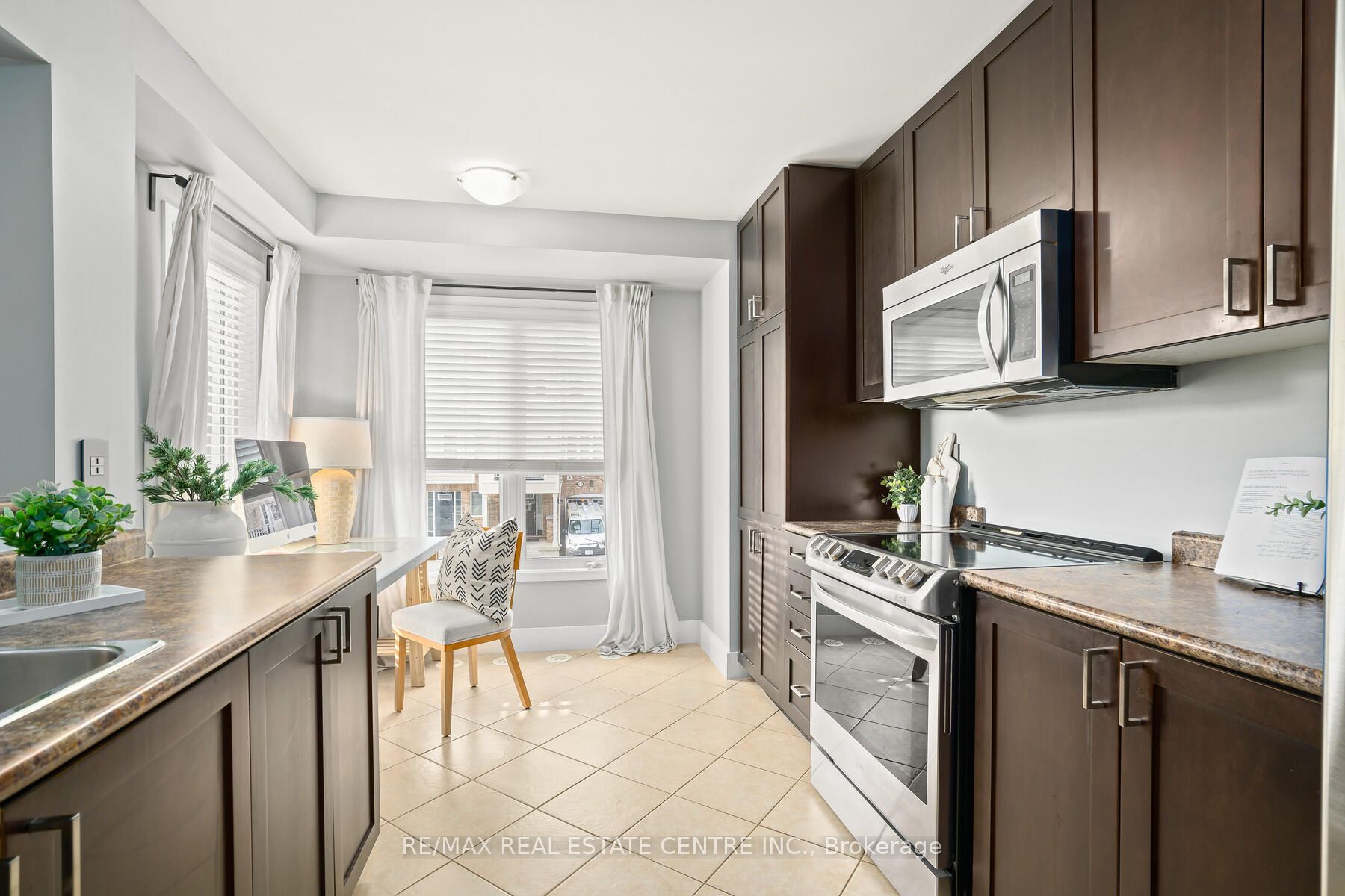 611 Attenborough Terrace