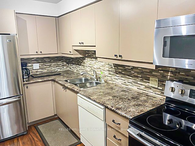 1110 Walden Circ, #208