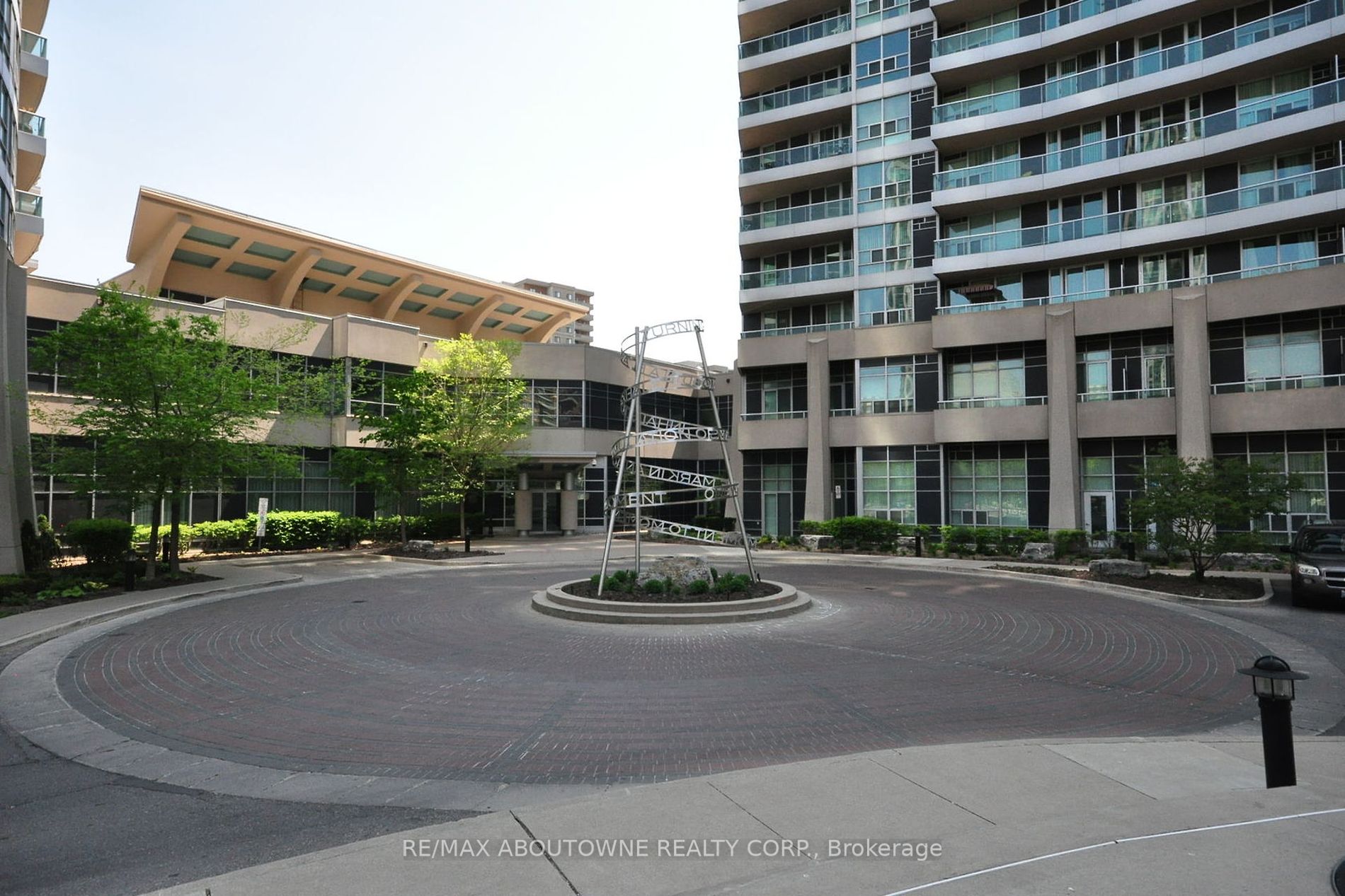 1 Elm Dr W, #802