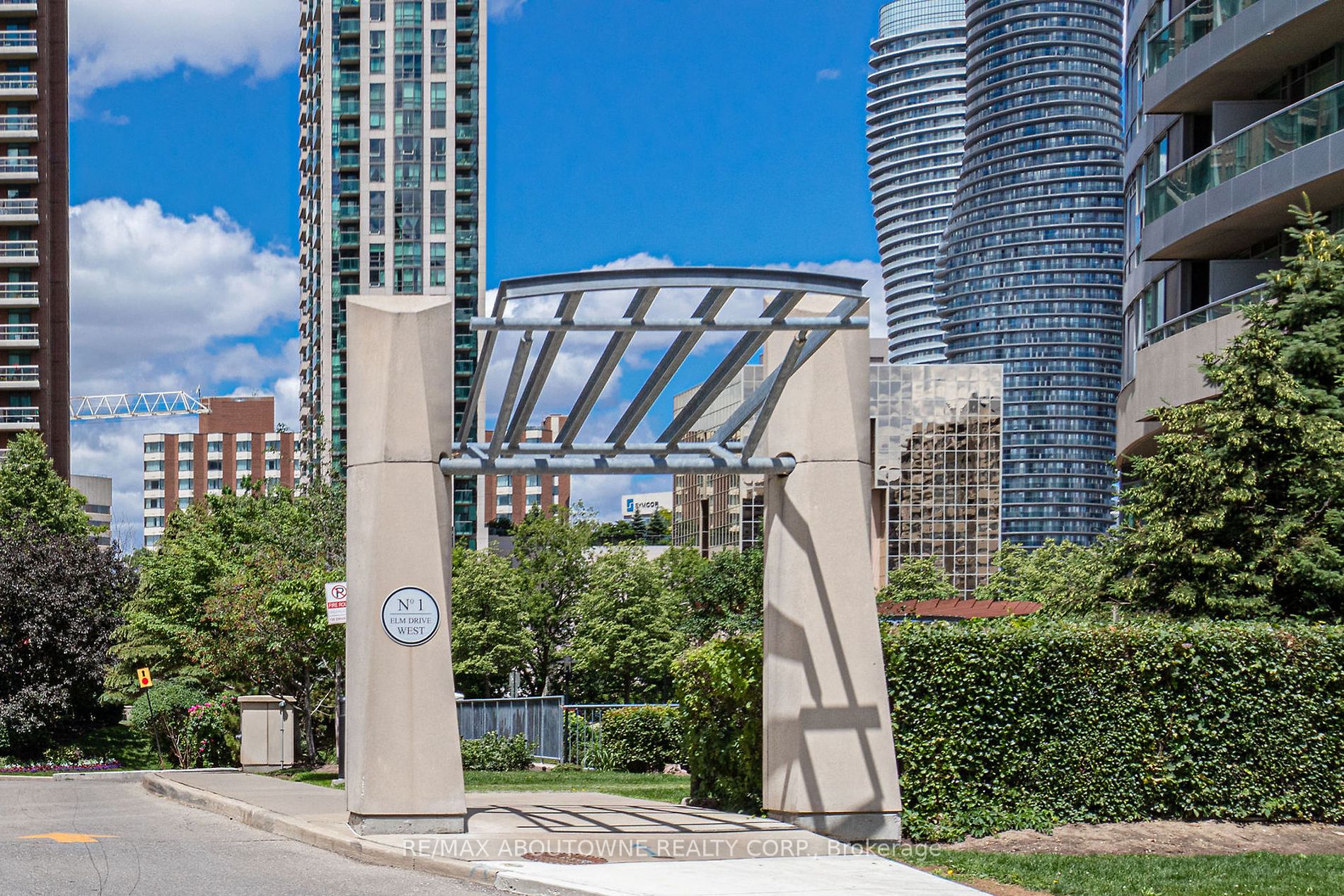 1 Elm Dr W, #802