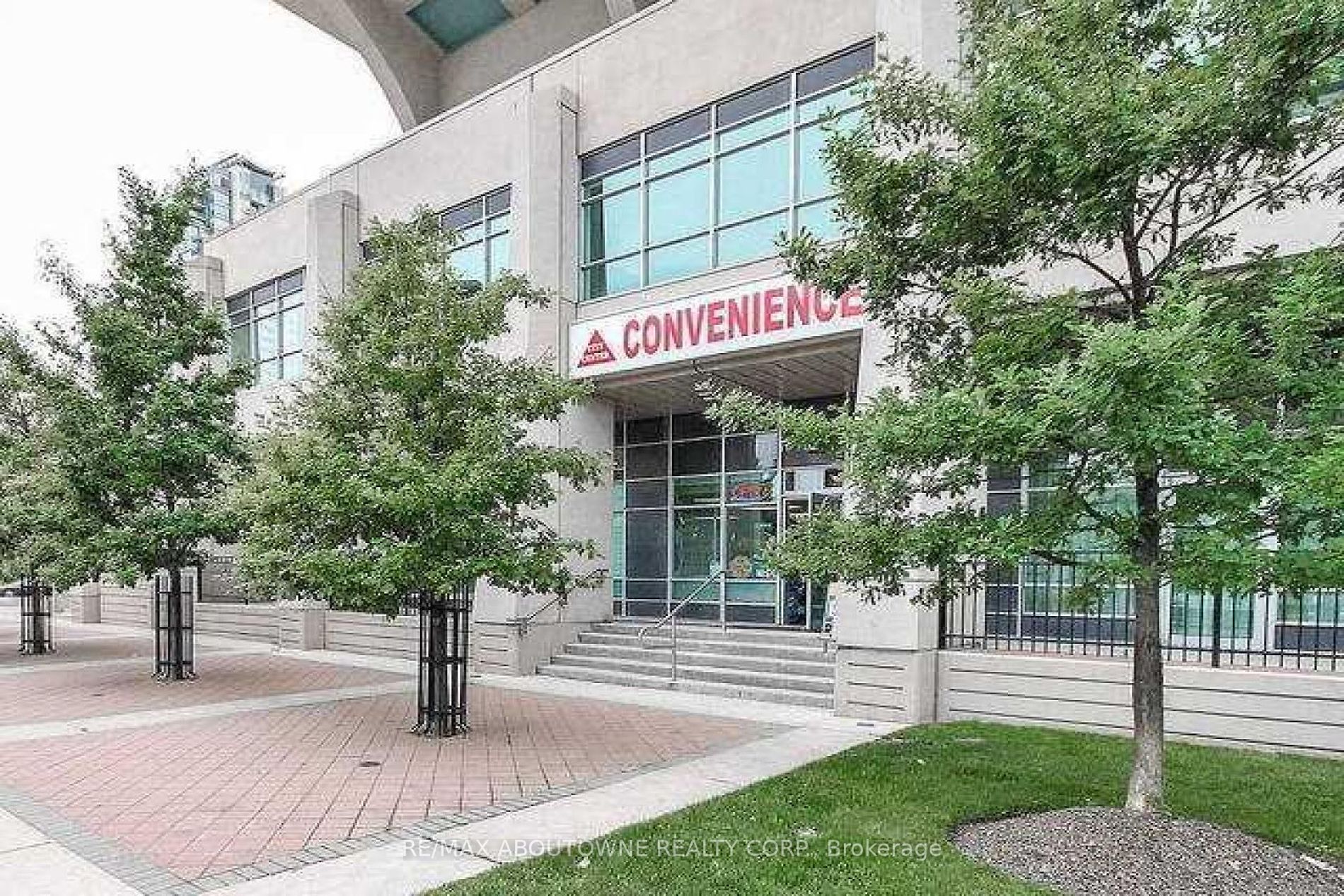 1 Elm Dr W, #802