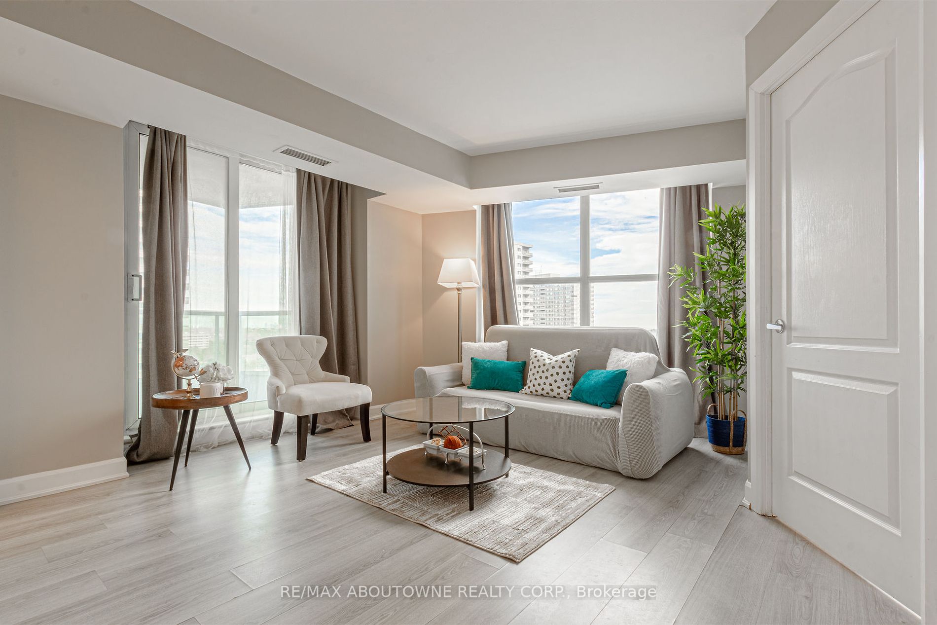 1 Elm Dr W, #802