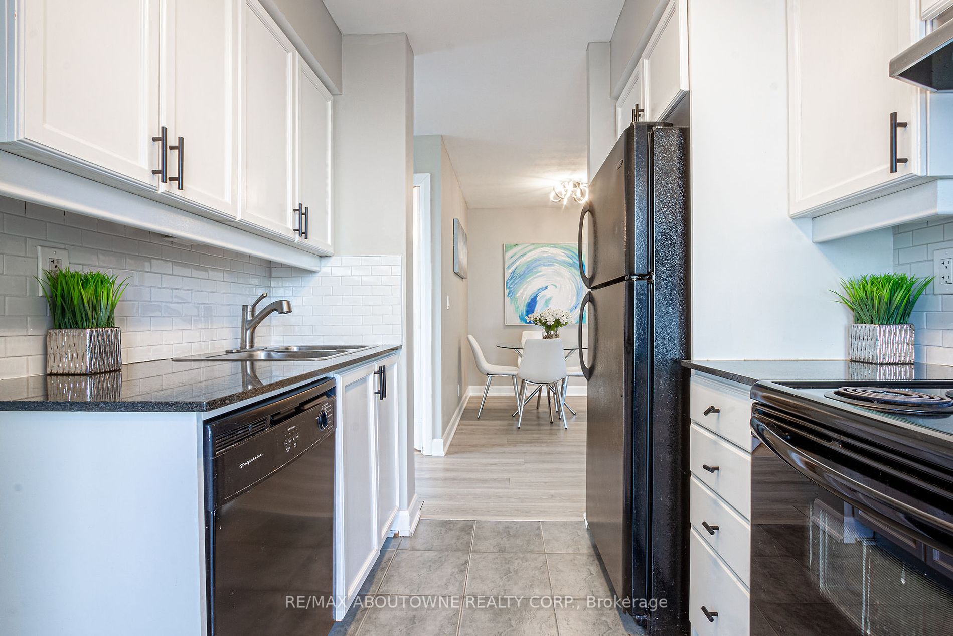 1 Elm Dr W, #802