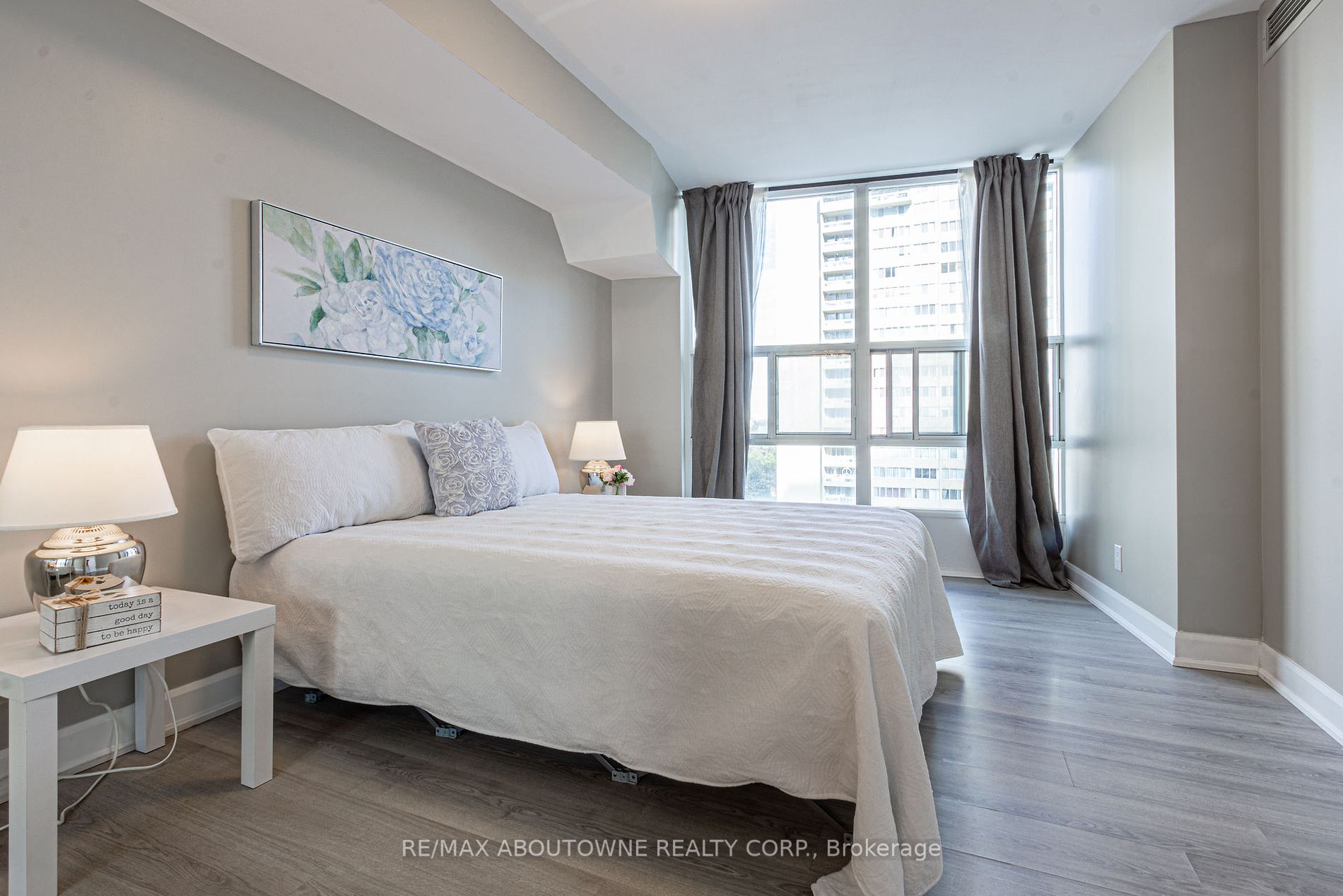 1 Elm Dr W, #802