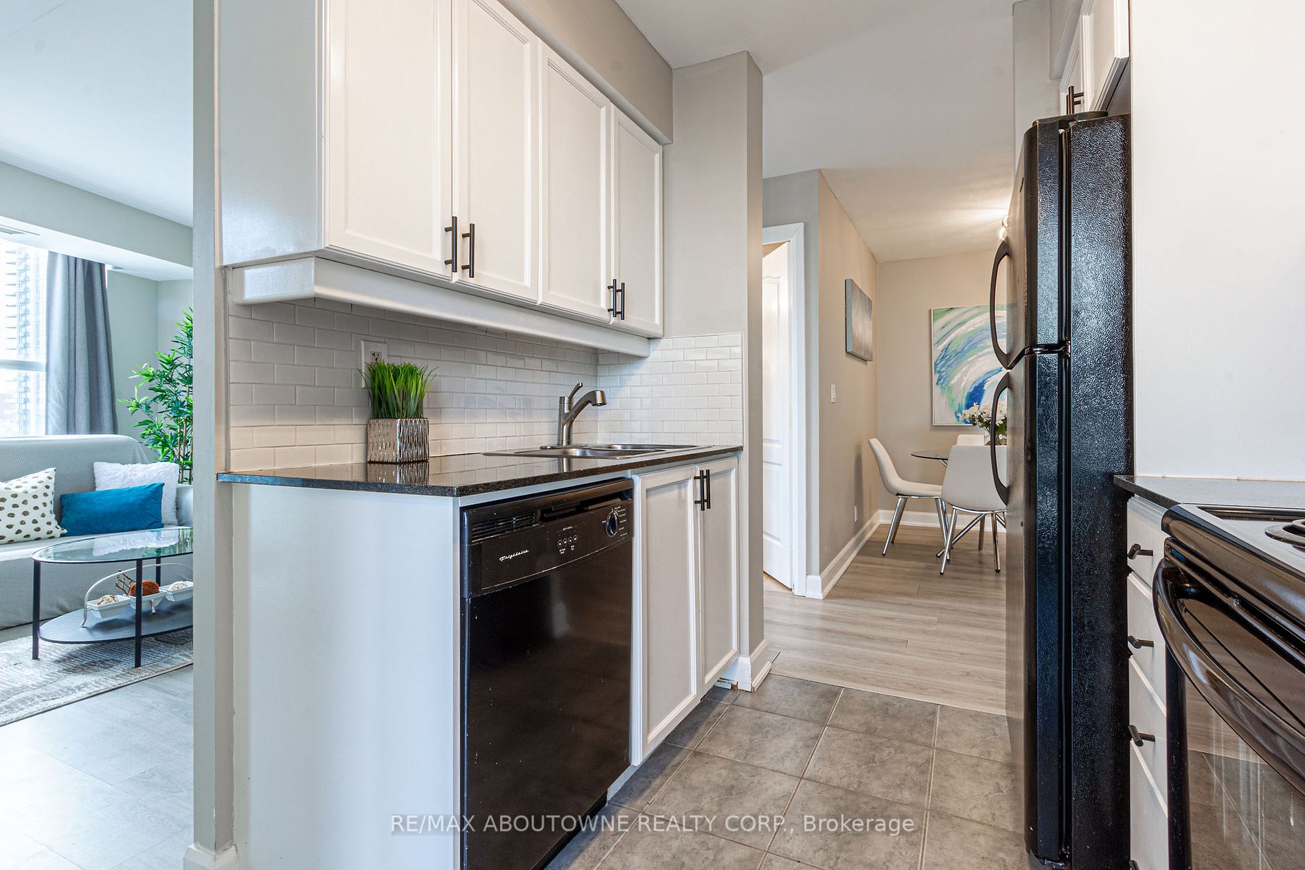 1 Elm Dr W, #802