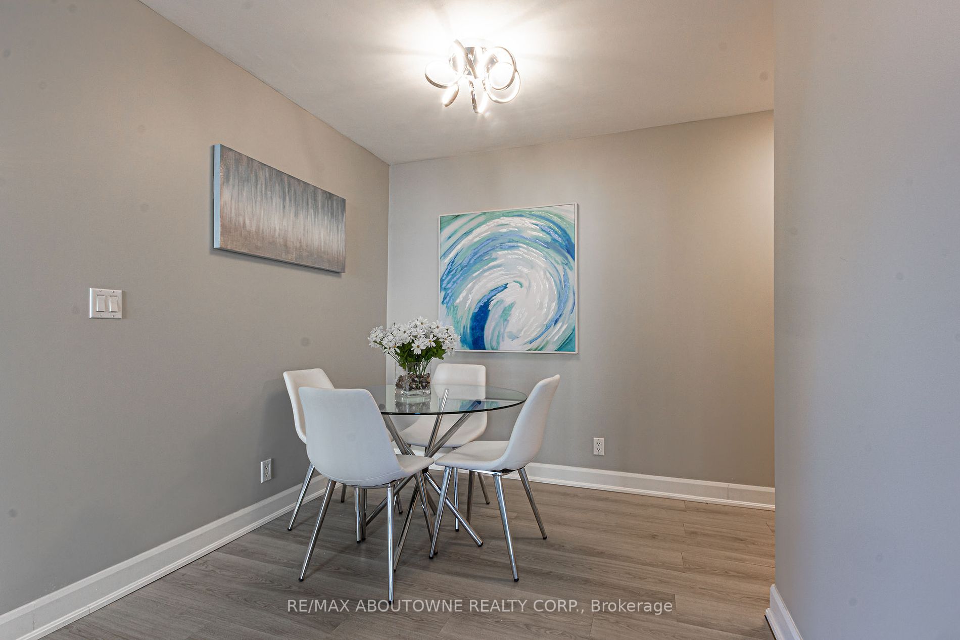 1 Elm Dr W, #802