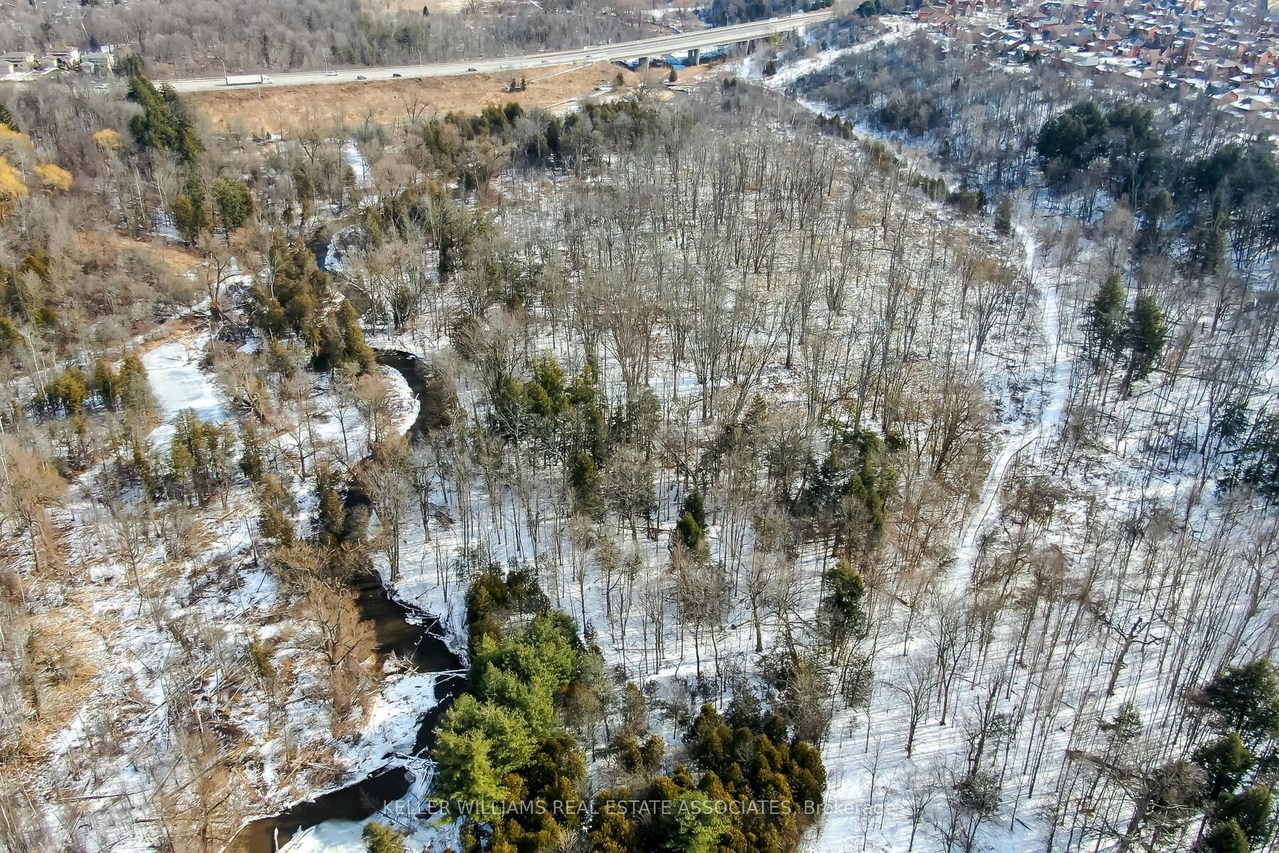 9 Lookout Crt