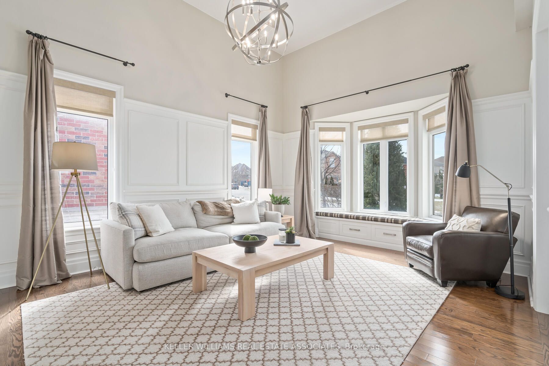 9 Lookout Crt