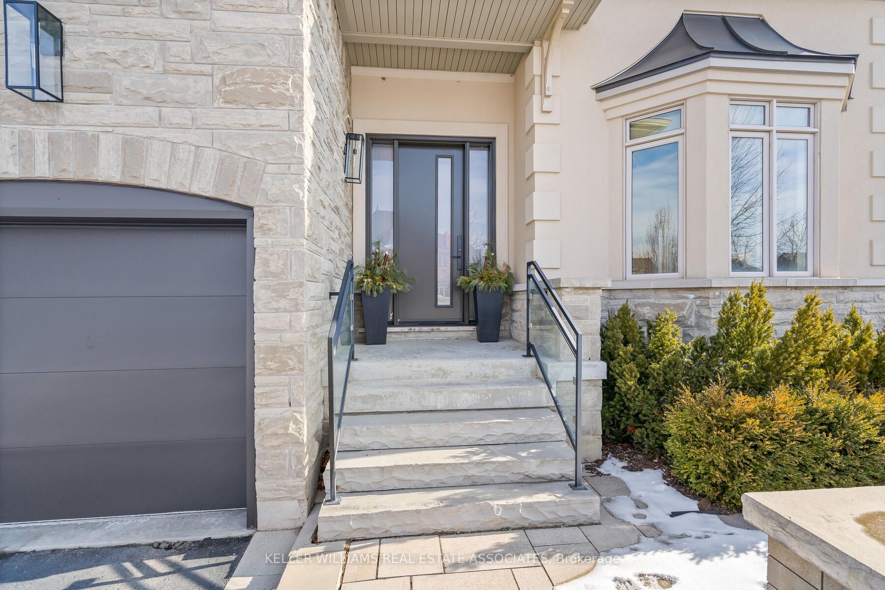 9 Lookout Crt