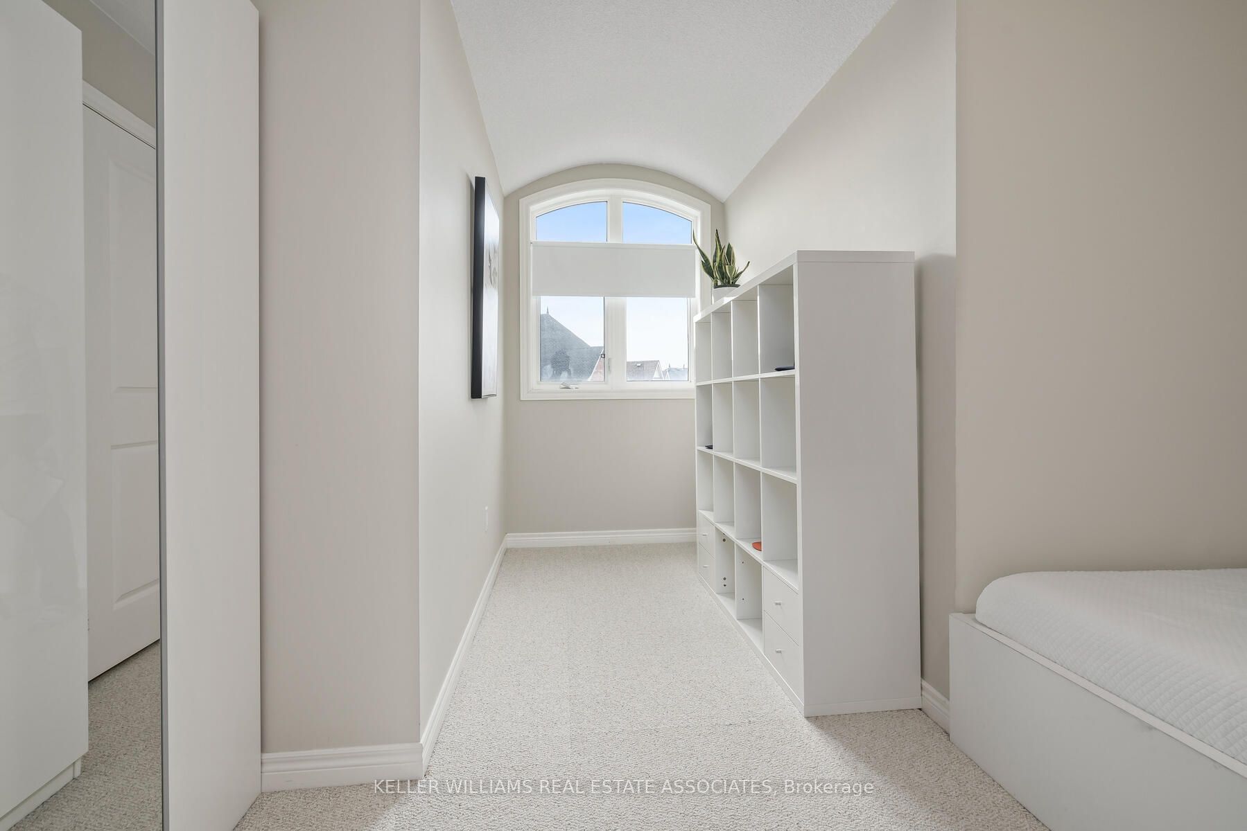 9 Lookout Crt
