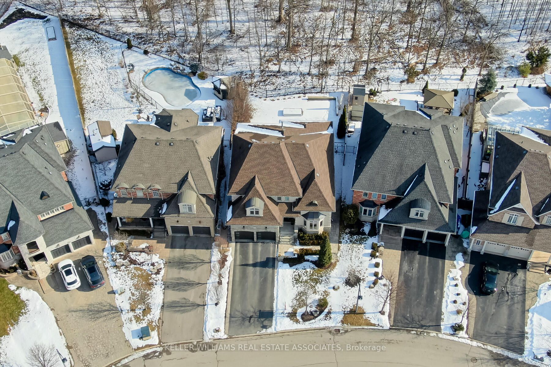 9 Lookout Crt
