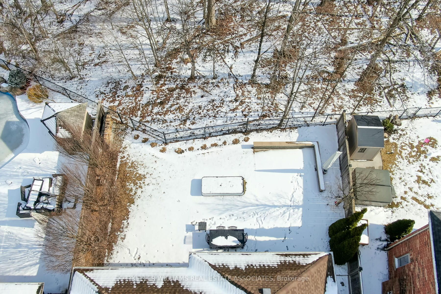 9 Lookout Crt