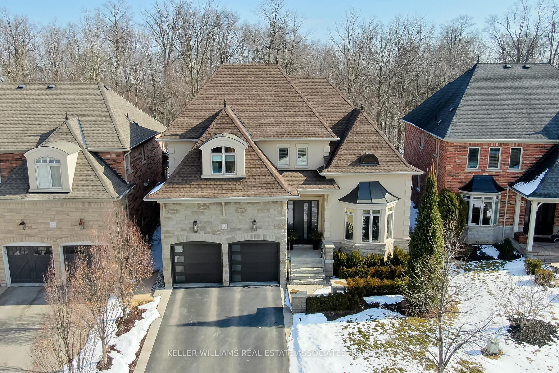 9 Lookout Crt