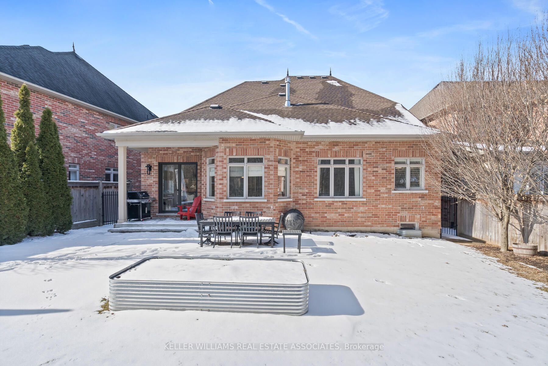 9 Lookout Crt