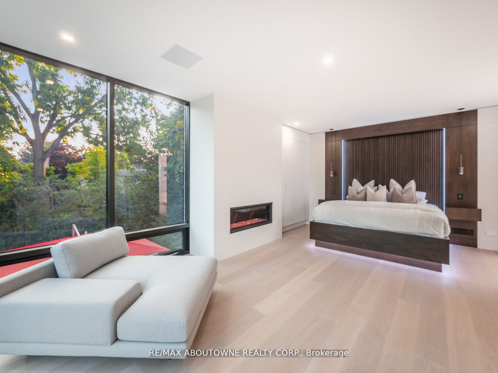 210 Chartwell Road