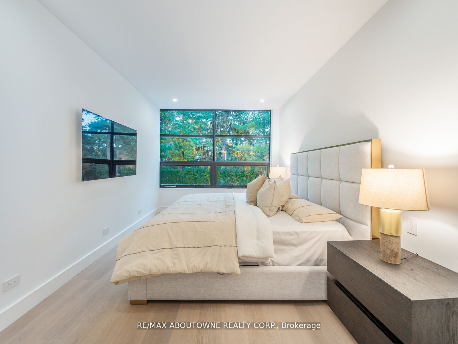 210 Chartwell Road