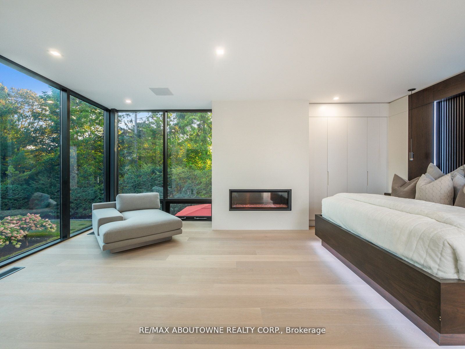 210 Chartwell Road