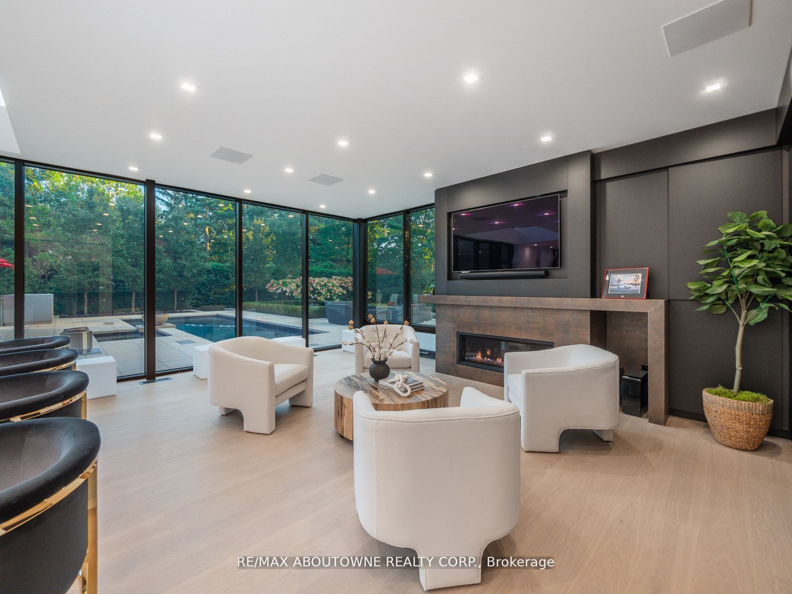 210 Chartwell Road