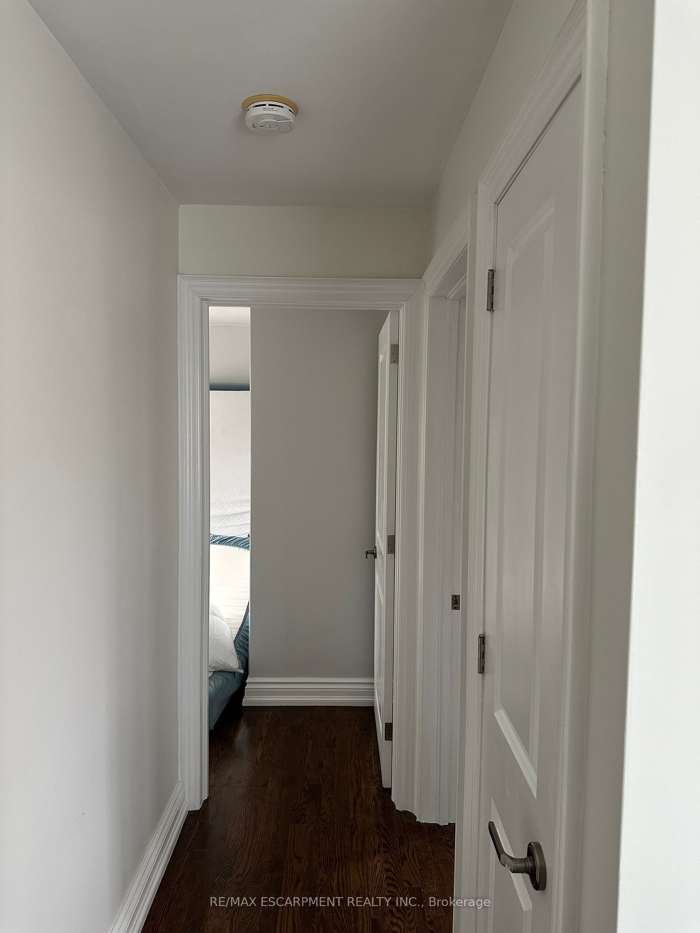 561 Wingrove Cres