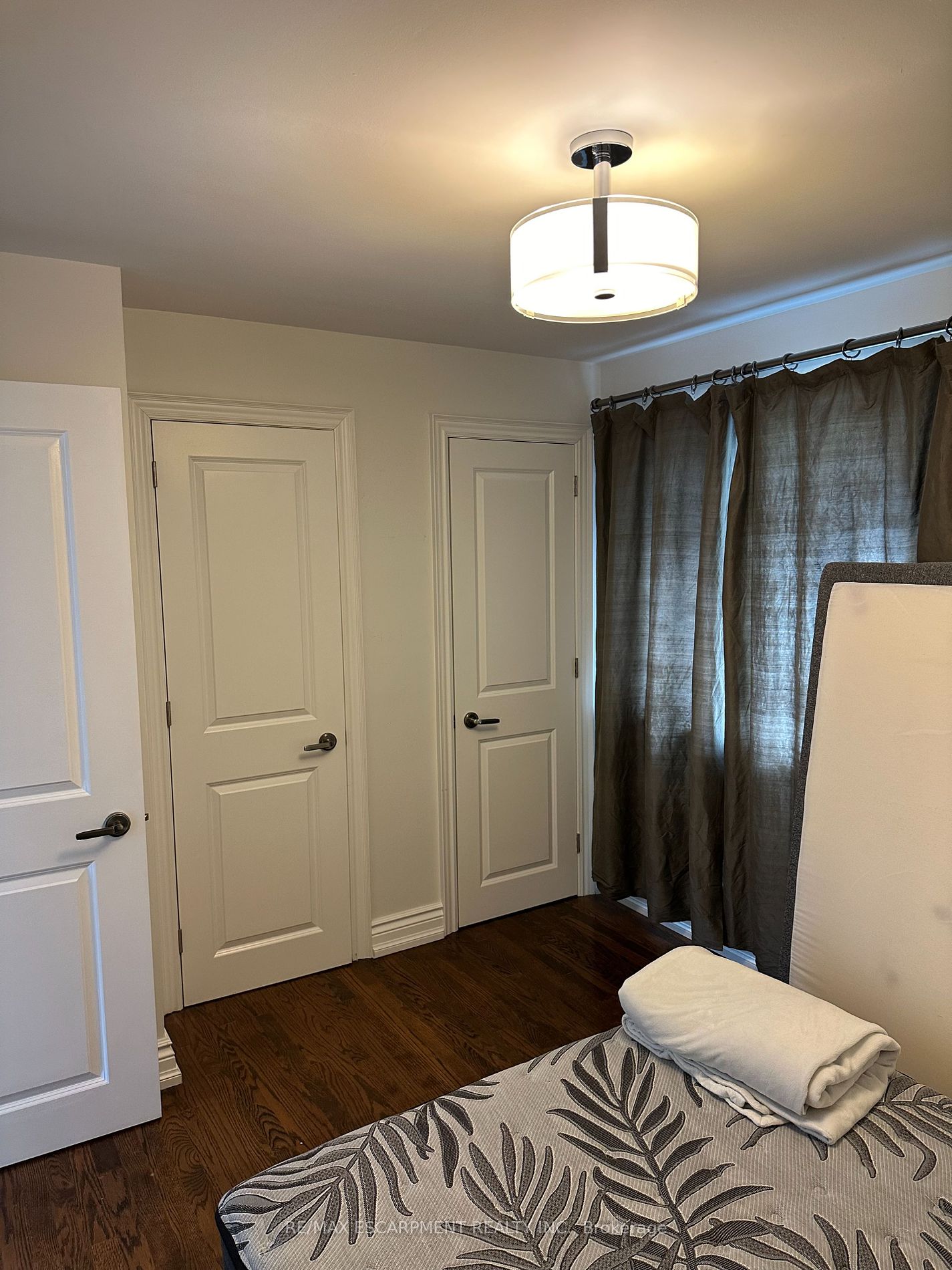 561 Wingrove Cres