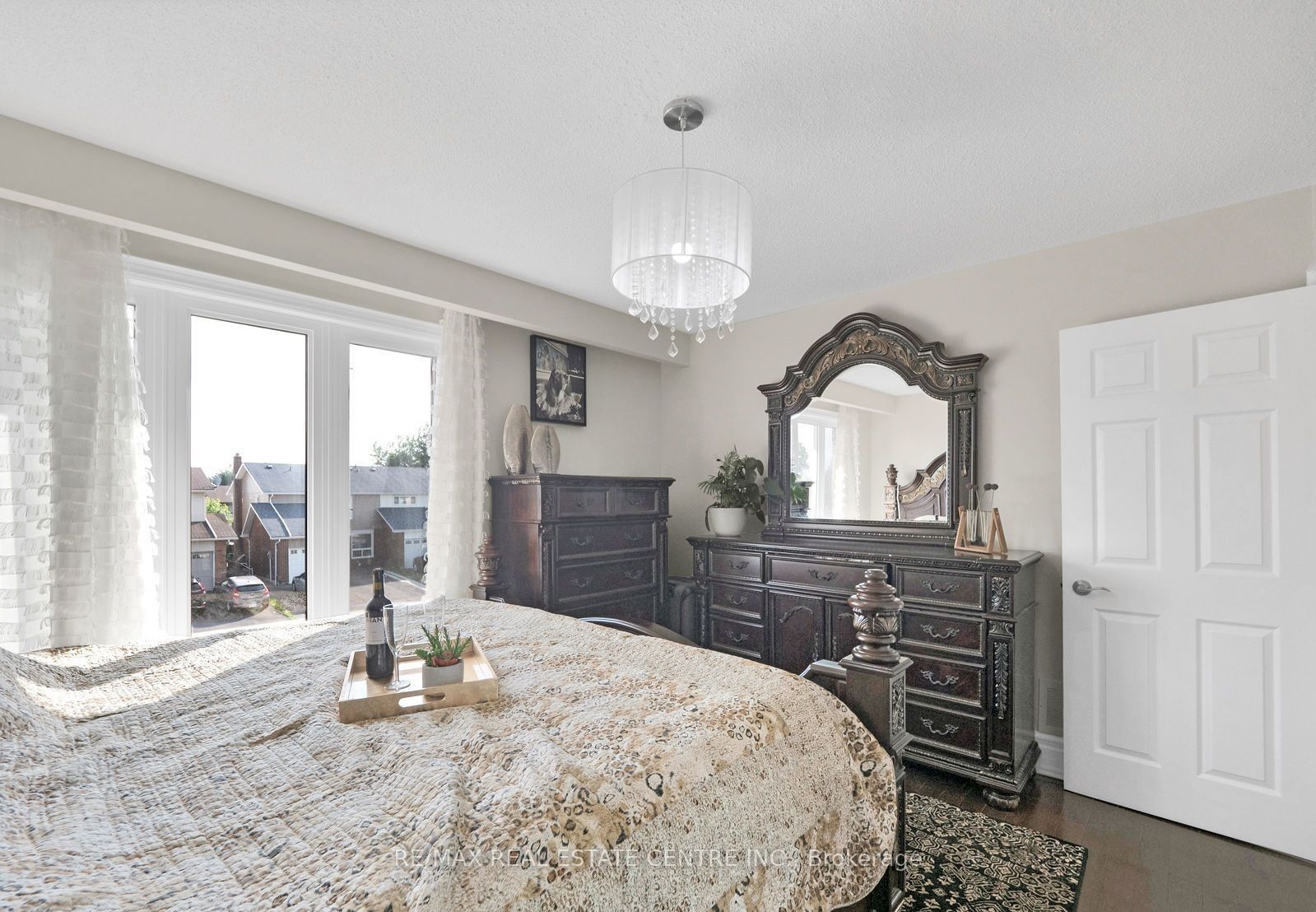 11 Hinchley Wood Grve