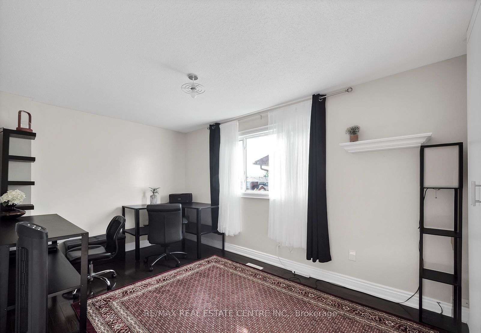 11 Hinchley Wood Grve