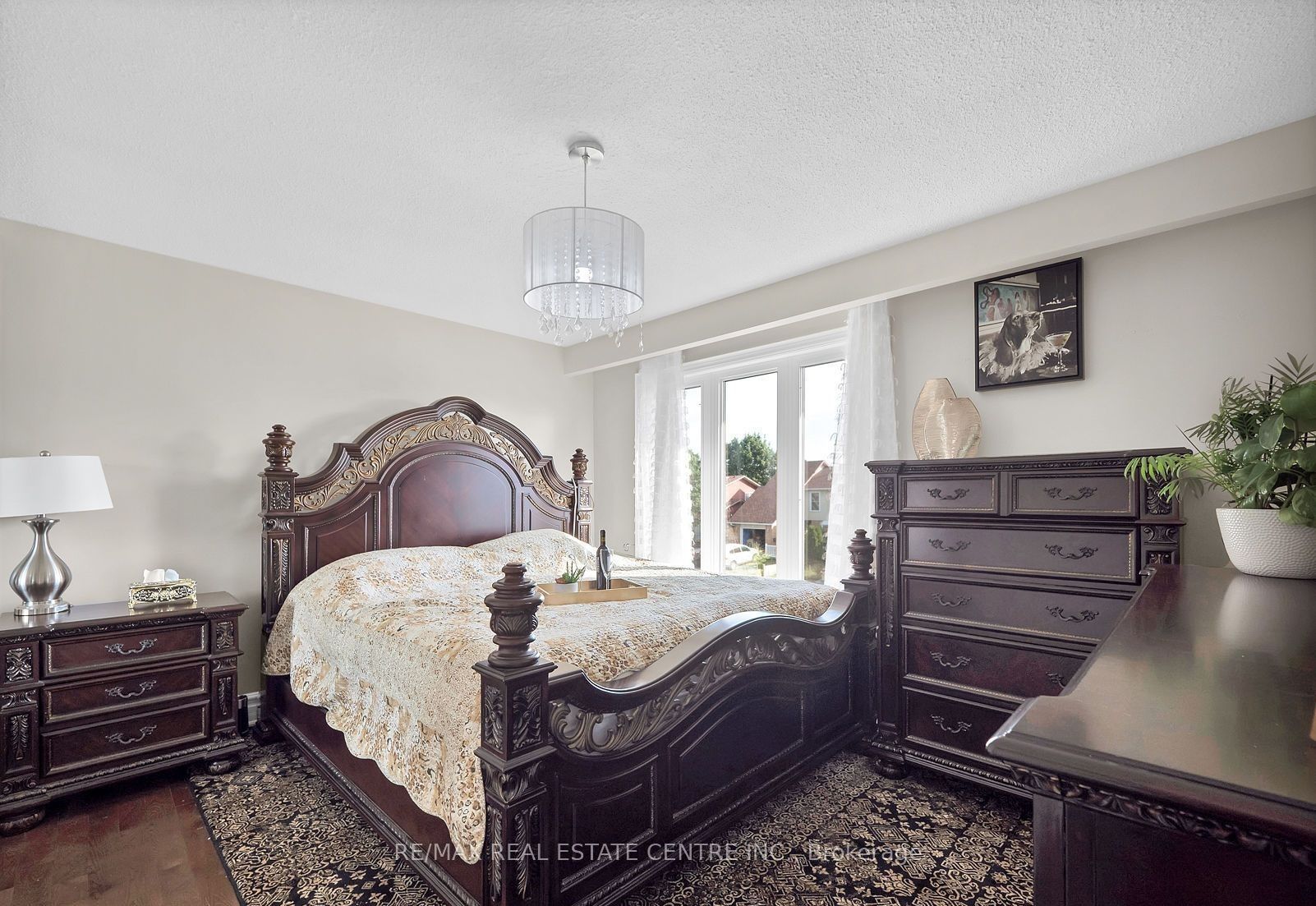 11 Hinchley Wood Grve