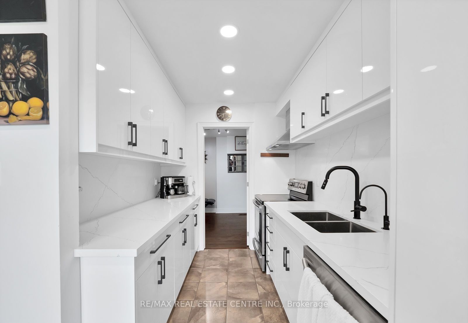 11 Hinchley Wood Grve