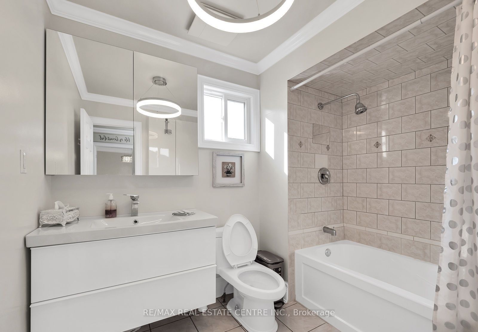 11 Hinchley Wood Grve