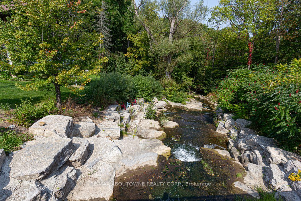 7095 Guelph Line