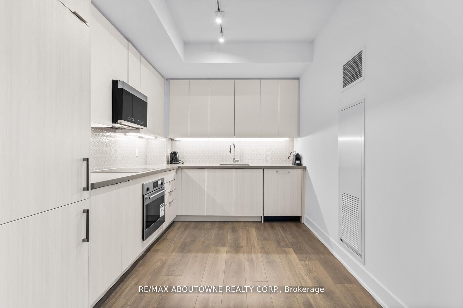 297 Oak Walk Dr, #808