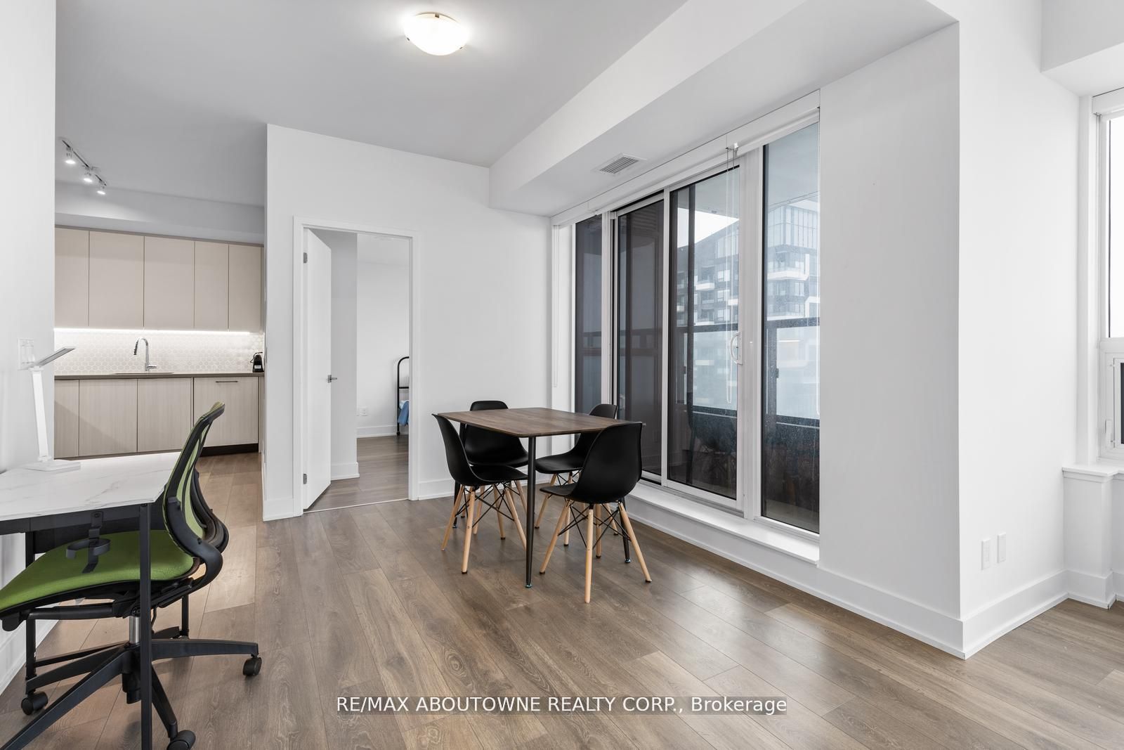 297 Oak Walk Dr, #808