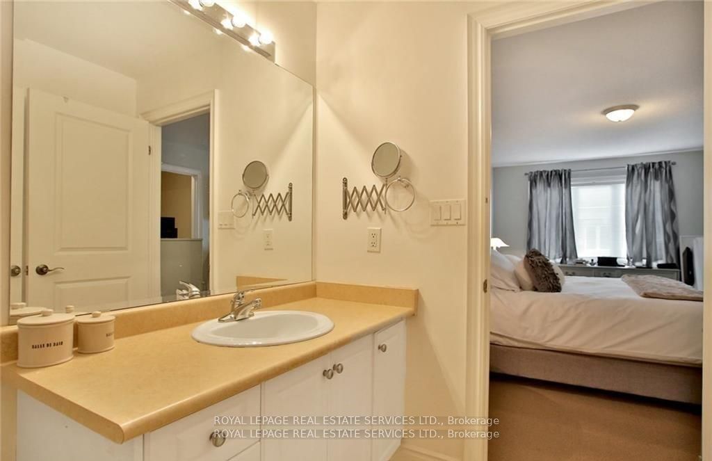 116 Bronte Rd