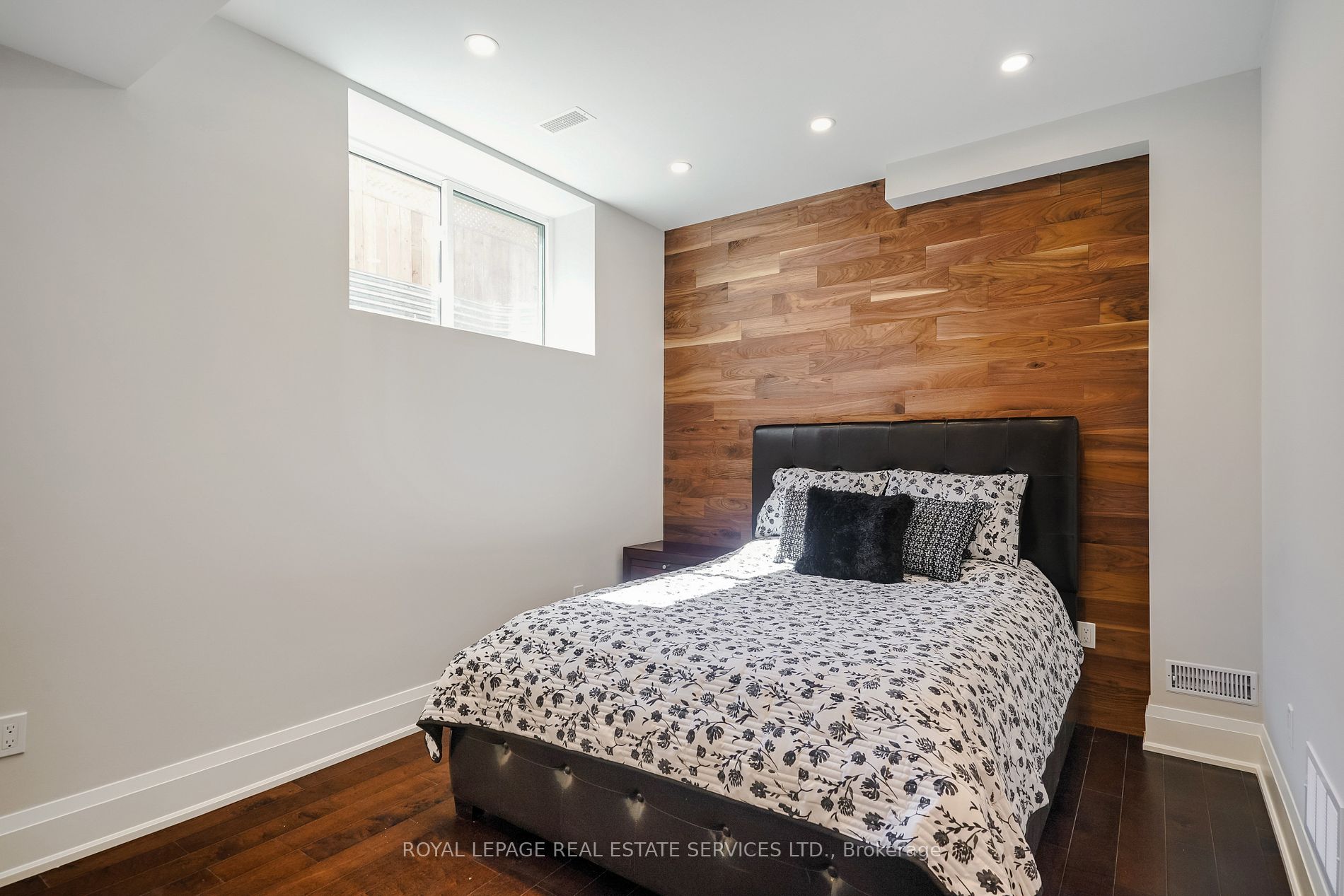 1211 Pinegrove Road