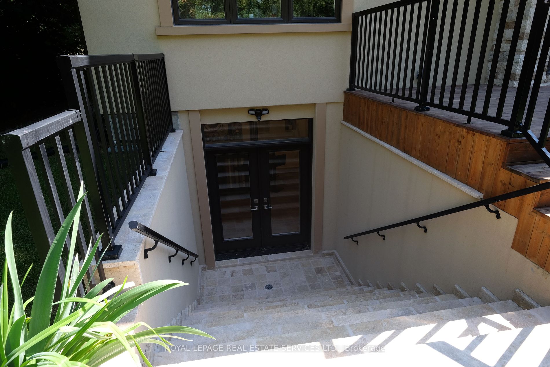 1211 Pinegrove Road