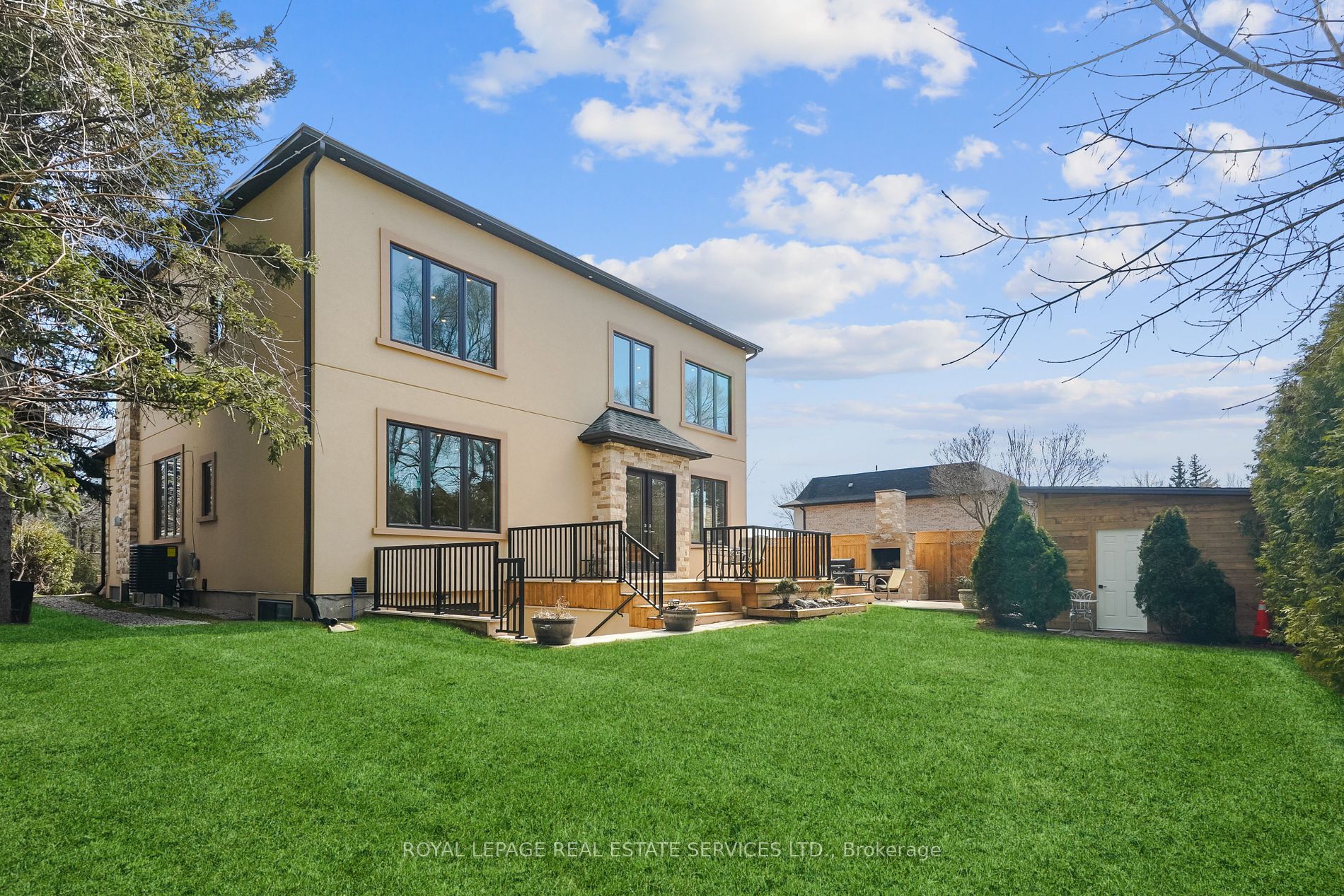 1211 Pinegrove Road