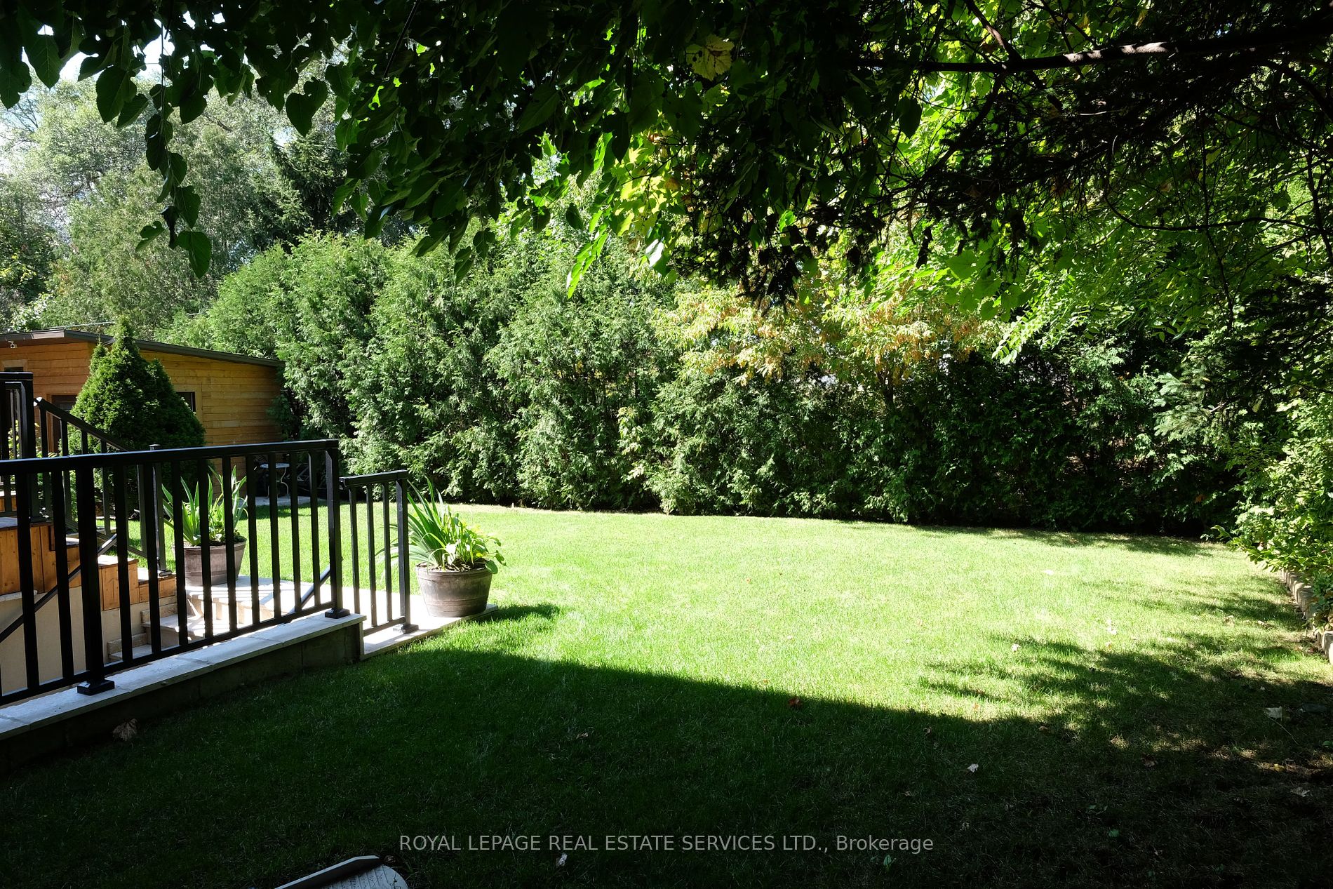 1211 Pinegrove Road