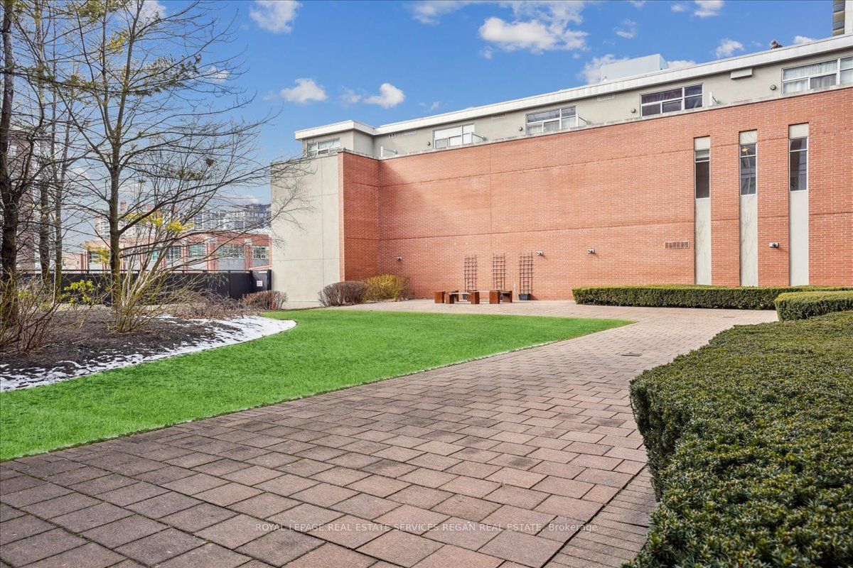 80 Port Street E, #208